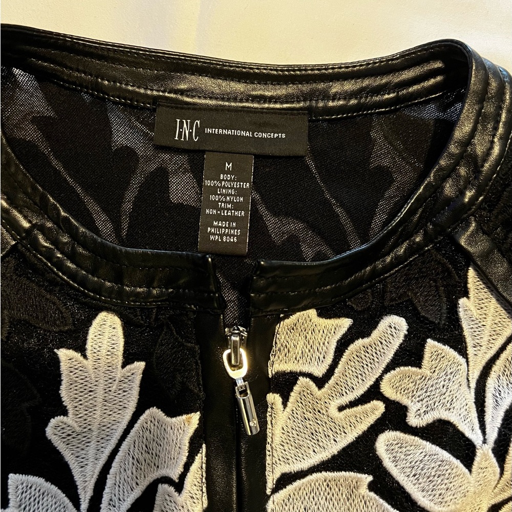 INC International Concepts Women’s Black and Cream Floral Zip Up - Picture 5 of 5